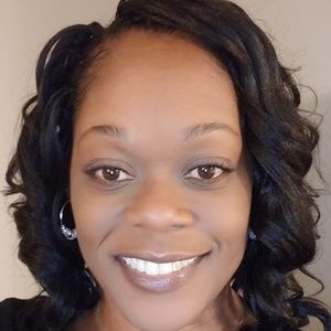 Meet your Posher, Latisha